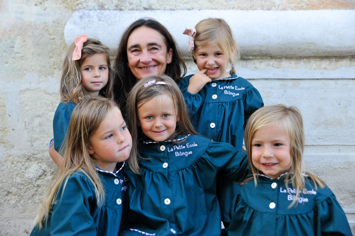Les enfants et la directrice de La Petite Ecole Bilingue de Bordeaux